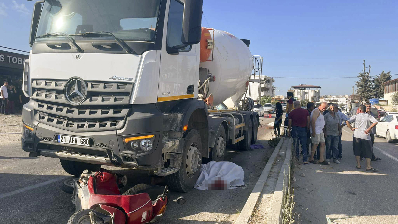 Motosiklet beton mikseri ile çarpışatı: 2 kişi öldü